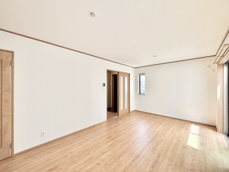 ���r���O�@���邢�z���������A�����̕��͋C�ɖ�������郊�r���O�_�C�j���O