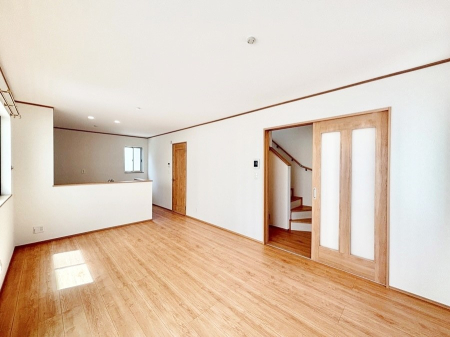 ���̑����ρ@�Ƒ��̏Ί炪���R�Ɛ��܂�Ă���A����ȕ��͋C�̃_�C�j���O�Ɏd�オ���Ă��܂��B