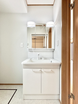 ���ʑ�E���ʏ��@�O�ʋ��̗��ɁA���ϕi��q���p�i�Ȃǂ����[�\�B���ʑ����������ƕۂ��܂��I 