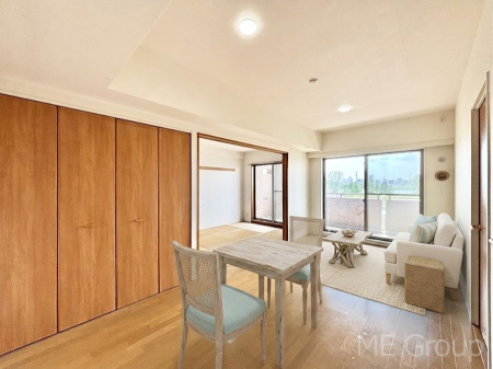 ���r���O�@�傫�ȑ����炽���Ղ�̗z���ƕ����������郊�r���O�@���Ƌ��CG�ł�  