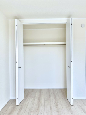 ���[�@�m���̃N���[�[�b�g�B���s��������̂Ō���̈ߗނ�����������܂�܂��B