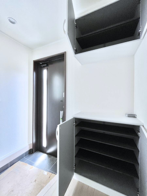 ���̑����ρ@�����Ղ���[�ł���V���[�Y�{�b�N�X�ŉƑ��S���̌C���A���ւ�������B  