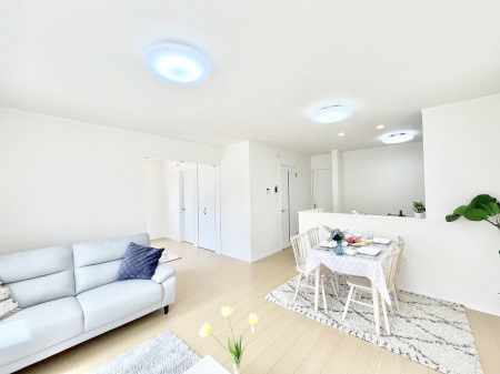 ���r���O�@���Ƒ��̓��₩�Șb�����ŕ�܂�閾�邢���r���O