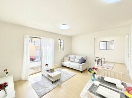 ���r���O�@���邢�z���������A�����̕��͋C�ɖ�������郊�r���O�E�_�C�j���O�B 