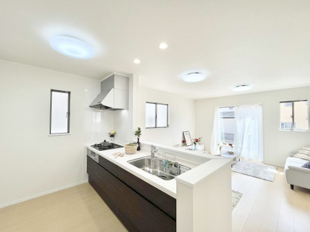 �L�b�`���@�u�₩�ȕ����ʂ蔲����L�b�`���B��������̂Ŗ��邭���C�ɂ��𗧂��܂��B