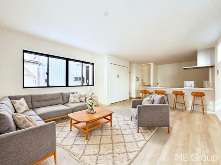 ���r���O�@�Ƒ��̘a�₩�ȉ�b���������Ă������B�J�����̂��郊�r���O�ł��B���Ƌ��CG�ł�  