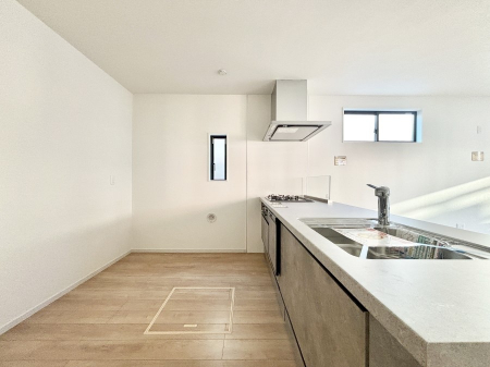 �L�b�`���@�u�₩�ȕ����ʂ蔲����L�b�`���B��������̂Ŗ��邭���C�ɂ��𗧂��܂��B