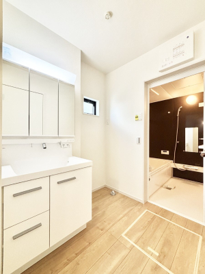 ���ʑ�E���ʏ��@��Ƃ�̐��ʃX�y�[�X�Œ��̐g�x�x���X���[�Y��