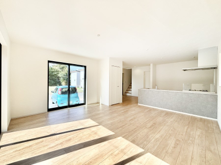 ���r���O�@���邢�z���������A�����̕��͋C�ɖ�������郊�r���O�E�_�C�j���O�B 