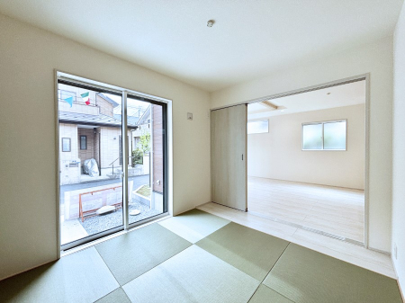 ���̑����ρ@���r���O�Ɨׂ荇���Ă���a���B�ق��ƈꑧ�ł���a�̋�Ԃ��Y�ꂸ�ɁB 