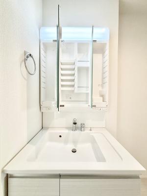 ���̑����ρ@�O�ʋ��̗��ɁA���ϕi��q���p�i�Ȃǂ����[�\�B���ʑ����������ƕۂ��܂��I