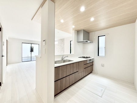 �L�b�`���@�u�₩�ȕ����ʂ蔲����L�b�`���B��������̂Ŗ��邭���C�ɂ��𗧂��܂��B