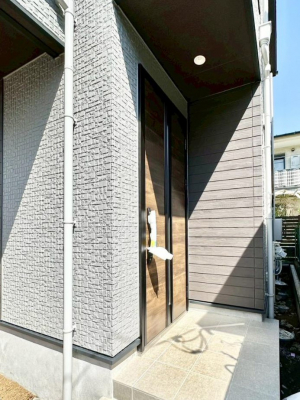 ���ց@��؂ȉƑ��A���q���o�}���錺�ցB���֑O�͉����t���ŉJ���~���Ă��Ă��G��ɂ����ł��B 