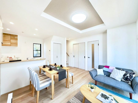 ���r���O�@���邢�z���������A�����̕��͋C�ɖ�������郊�r���O�_�C�j���O�B �@