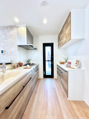 �L�b�`���@�J�b�v�{�[�h��ݒu�������[�[���̃L�b�`���B�̌������鏟����t���B