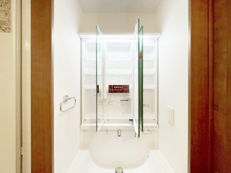 ���̑����ρ@�O�ʋ��̗��ɁA���ϕi��q���p�i�Ȃǂ����[�\�B���ʑ����������ƕۂ��܂��I