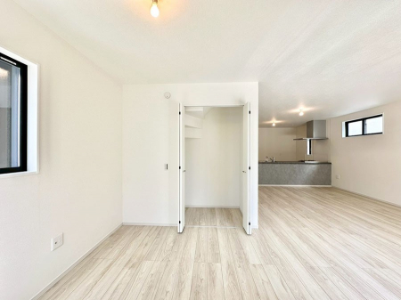 ���̑����ρ@���r���O���[�B�����Ɏ��[������ƕ����W�܂�LDK���X�b�L���Еt�������ł��ˁB  