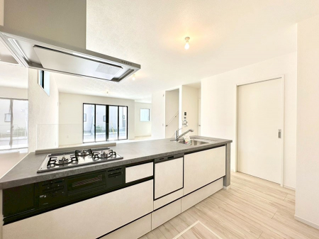 �L�b�`���@���������Ȃ���ł����Ƒ��Ƃ̉�b���y���߂�ΖʃL�b�`��