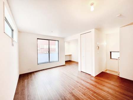 ���r���O�@���r���O�K�i�A������؂ȉƑ��ƃR�~���j�P�[�V�������Ƃ��Ƒ��v���̊Ԏ��