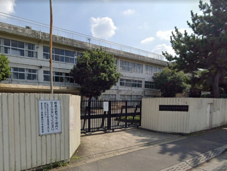 ���ӊ��@���̑����ʐ^ 1300m �������s���c����l���w�Z