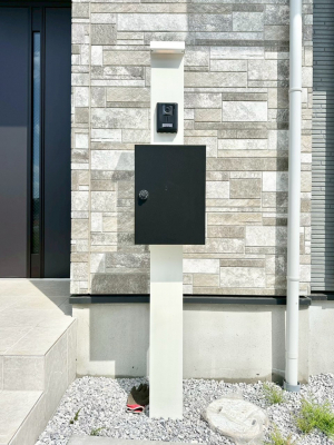 ���̑��@�\�D�E�C���^�[�z���E�|�X�g���ЂƂɏW��B�G���g�����X�ɂȂ��ރV���v���f�U�C���B