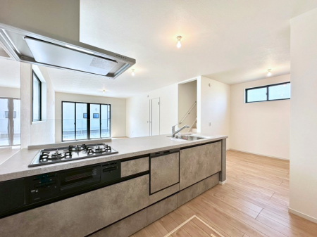 �L�b�`���@���������Ȃ���ł����Ƒ��Ƃ̉�b���y���߂�ΖʃL�b�`��