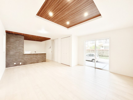 ���̑����ρ@�Ƒ��̏Ί炪���R�Ɛ��܂�Ă���A����ȕ��͋C�̃_�C�j���O�Ɏd�オ���Ă��܂��B