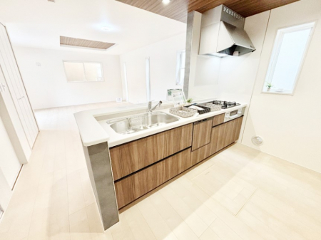 �L�b�`���@���Ƒ��̉�b�e�ޑΖʃL�b�`���I���������̃p�p�}�}�����Ƒ��Ɖ߂������Ԃ����������B