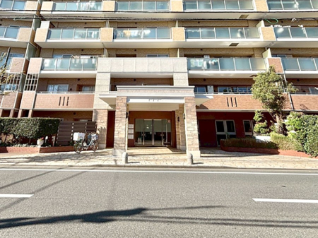 �G���g�����X�@�O�� �Y��ȃG���g�����X�́A���Z�҂�D�����}������Ă���܂�  