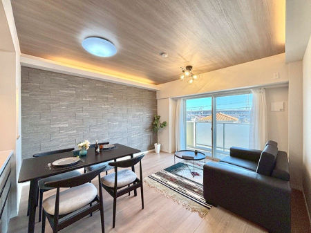 ���r���O�@�傫�ȑ����炽���Ղ�̗z���ƕ����������郊�r���O  