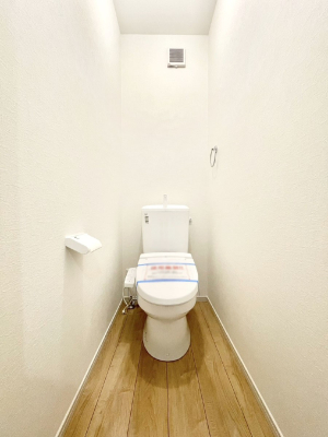 �g�C���@�g�C����1�K��2�K���ꂼ��ɔz�u����Ă��ĂƂĂ��֗��ł��B 