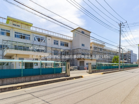 ���ӊ��@���w�Z 2540m �O���s���k���w�Z