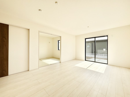 ���r���O�@���邢�z���������A�����̕��͋C�ɖ�������郊�r���O�E�_�C�j���O�B