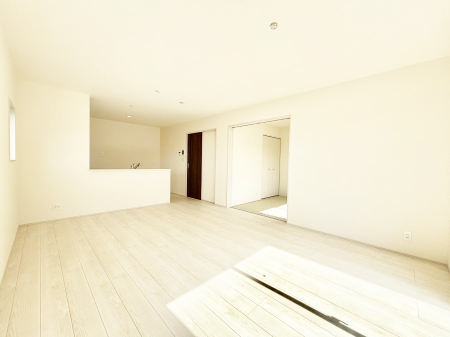 ���̑����ρ@�Ƒ��̏Ί炪���R�Ɛ��܂�Ă���A����ȕ��͋C�̃_�C�j���O�Ɏd�オ���Ă��܂��B