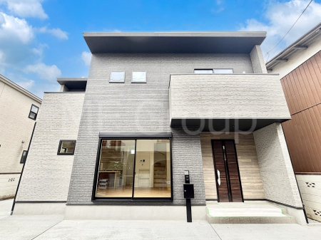 ���n�O�ώʐ^�@�������ꂽ�O�ρA�㎿�ȏZ��Ԃ��L���鎺���͉i�����S���ĉ߂�����Z���ł��B 