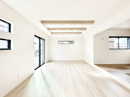 ���̑����ρ@�Ƒ��̏Ί炪���R�Ɛ��܂�Ă���A����ȕ��͋C�̃_�C�j���O�Ɏd�オ���Ă��܂��B