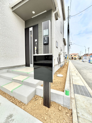 ���̑��@�\�D�E�C���^�[�z���E�|�X�g���ЂƂɏW��B�G���g�����X�ɂȂ��ރV���v���f�U�C���B