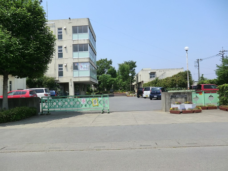 ���ӊ��@���w�Z 500m �������܎s���A�����w�Z