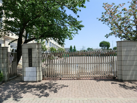 ���ӊ��@���w�Z 700m ���旧���䒆�w�Z