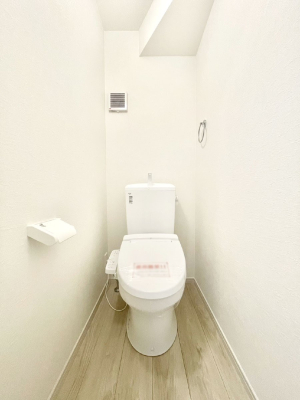 �g�C���@�g�C����1�K��2�K���ꂼ��ɔz�u����Ă��ĂƂĂ��֗��ł��B 