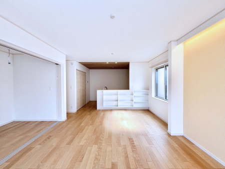 ���̑����ρ@�Ƒ��̏Ί炪���R�Ɛ��܂�Ă���A����ȕ��͋C�̃_�C�j���O�Ɏd�オ���Ă��܂��B