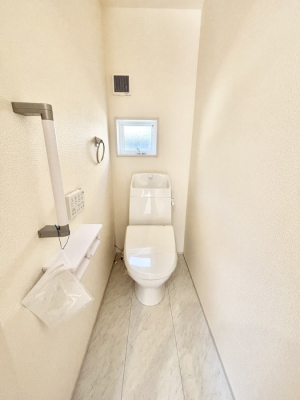 �g�C���@�g�C����1�K��2�K���ꂼ��ɔz�u����Ă��ĂƂĂ��֗��ł��B 
